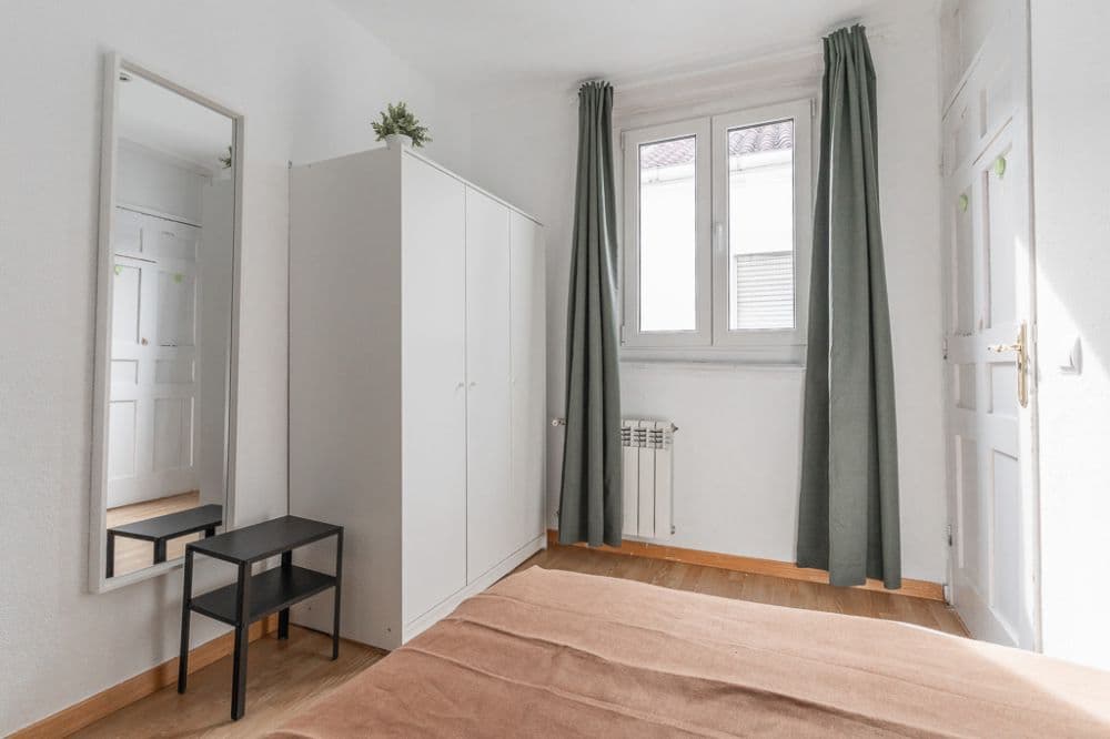 Private room in Madrid photo 4