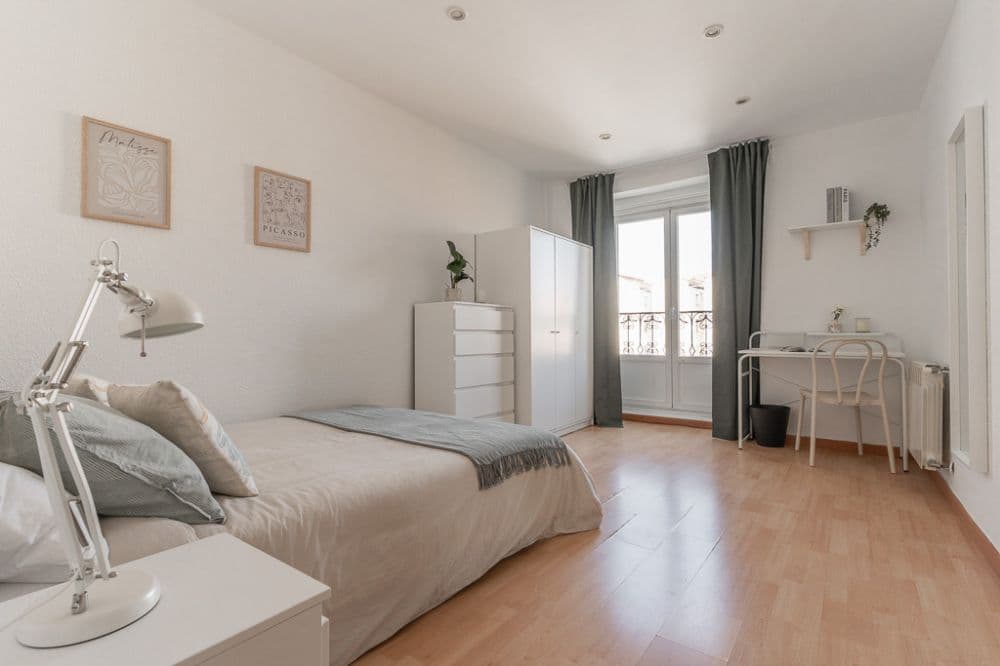 Private room in Madrid photo 2
