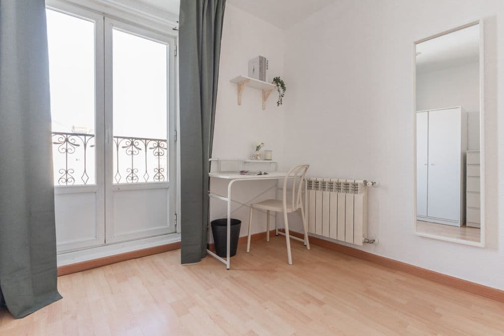 Private room in Madrid photo 4