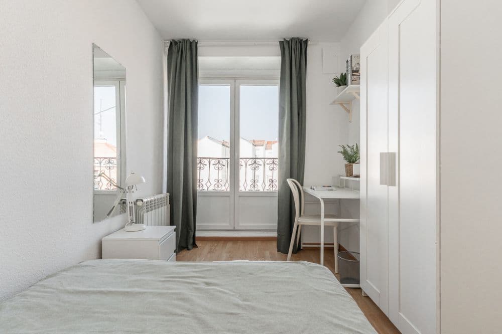 Private room in Madrid photo 2