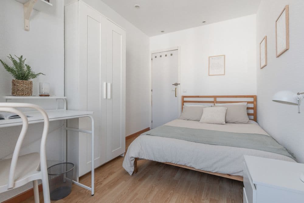 Private room in Madrid photo 3