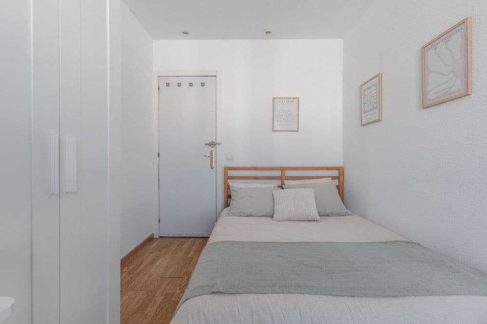 Private room in Madrid photo 4