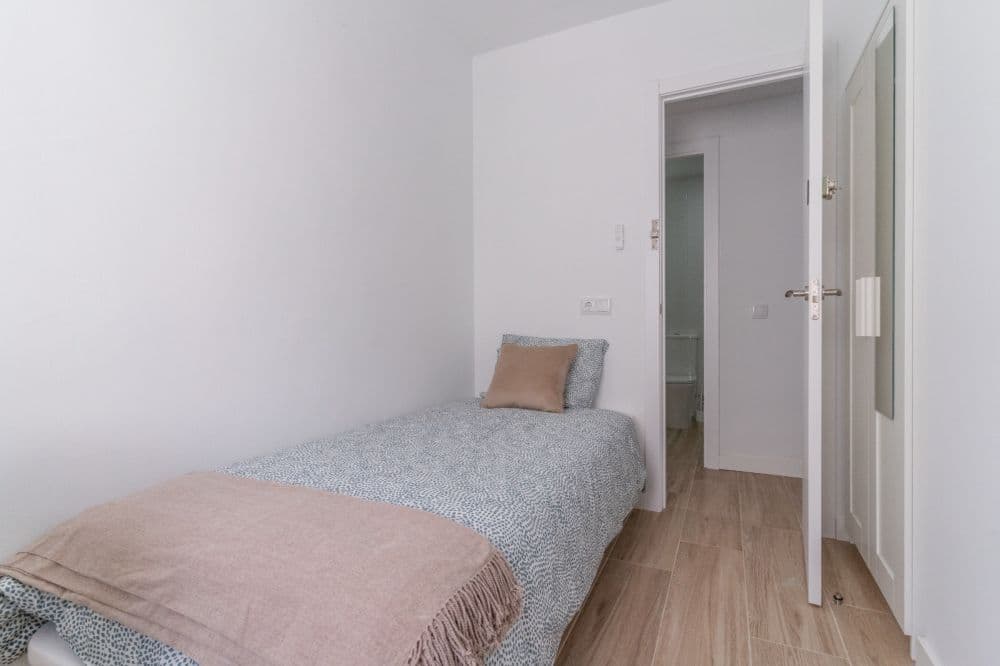 Private room in Madrid photo 2