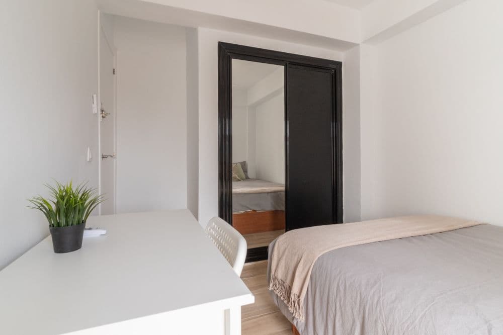Private room in Madrid photo 3