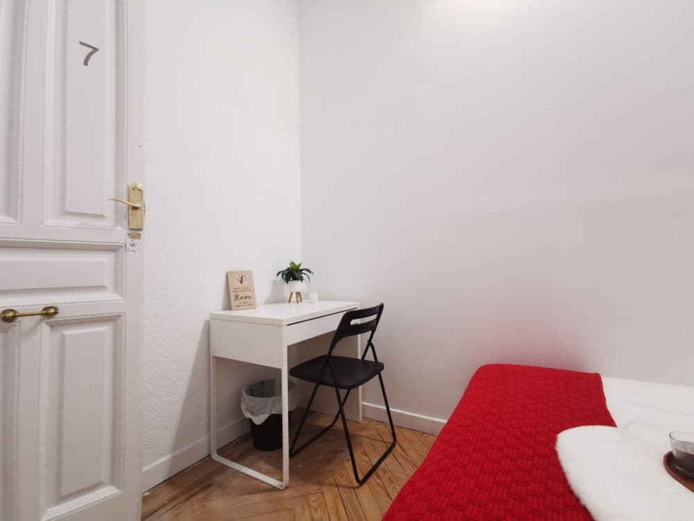 Private room in Madrid photo 4