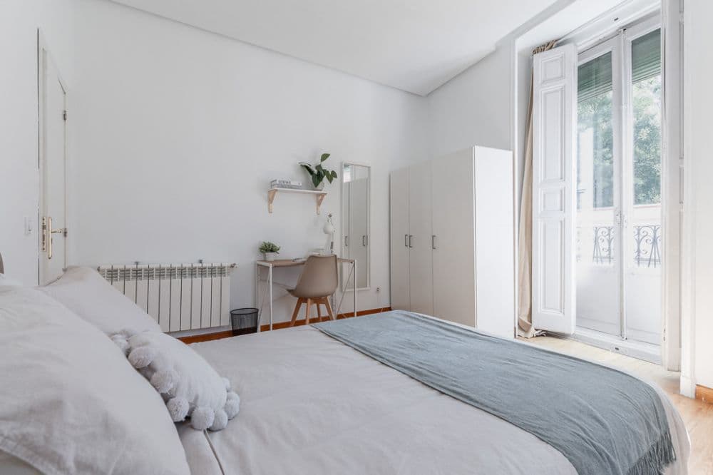 Private room in Madrid photo 3