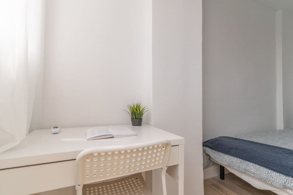 Private room in Madrid photo 2