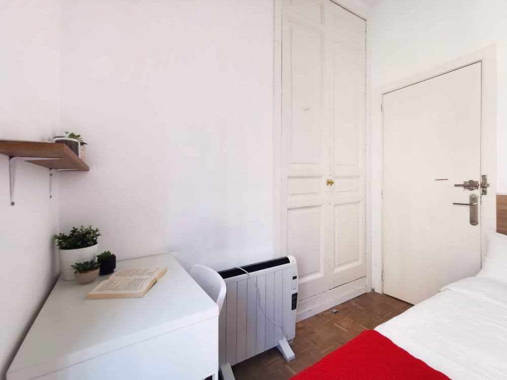Private room in Madrid photo 4