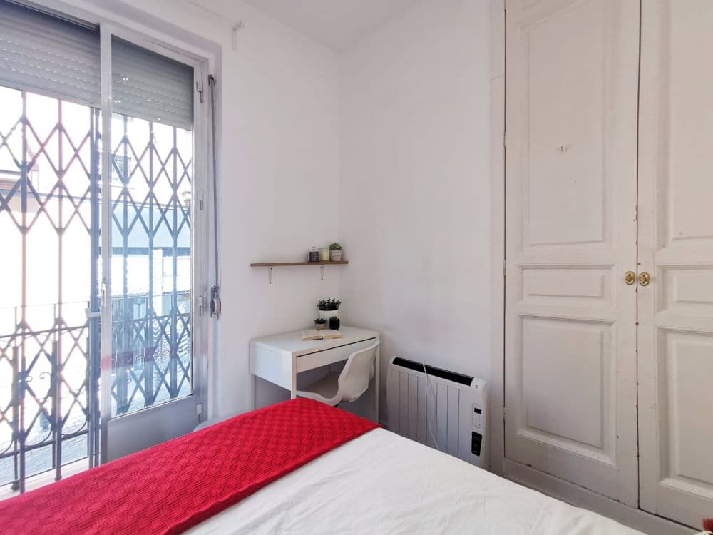 Private room in Madrid photo 3