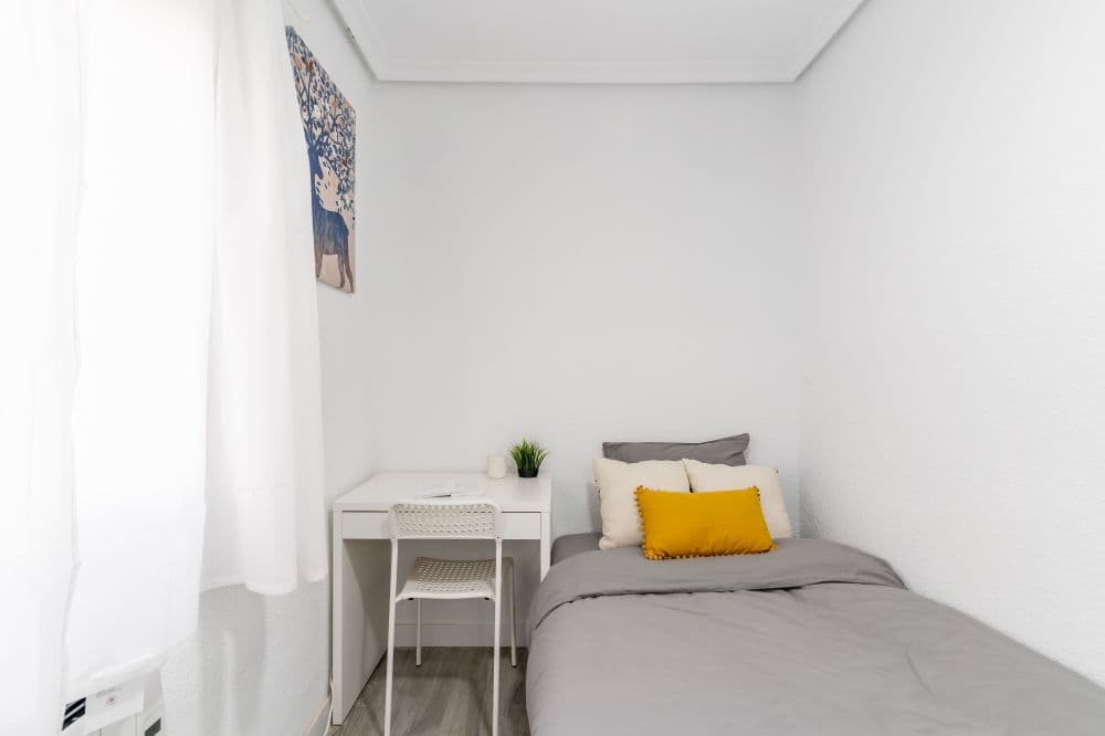 Private room in Madrid photo 2