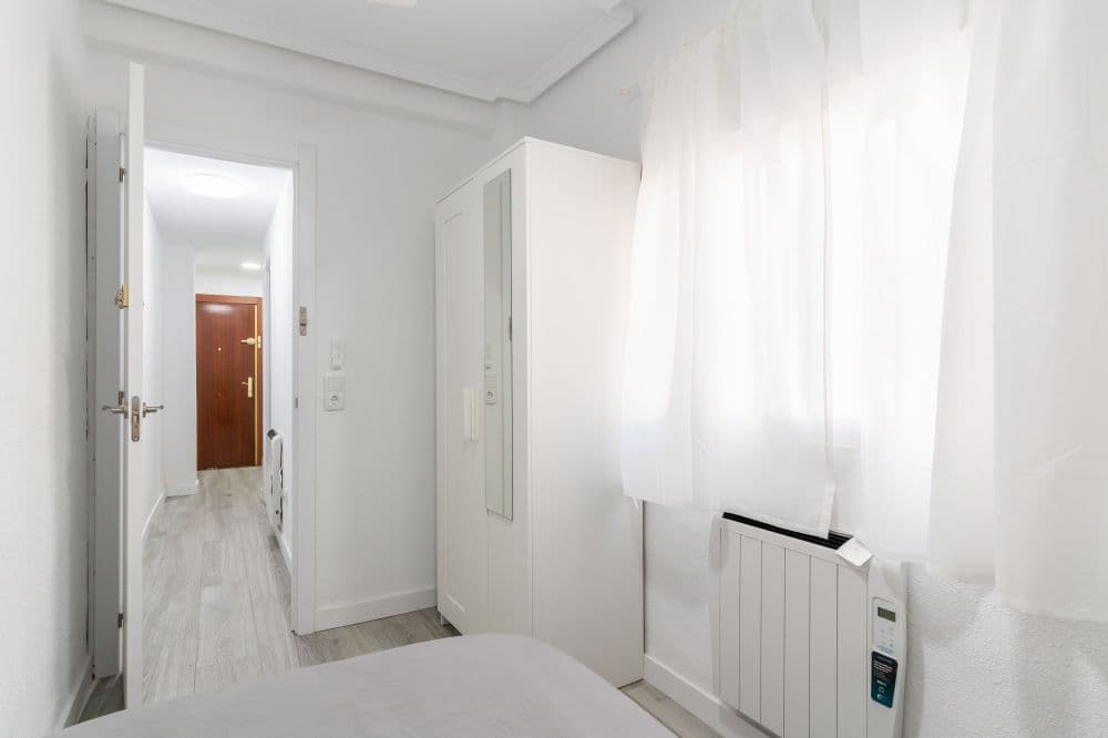 Private room in Madrid photo 4