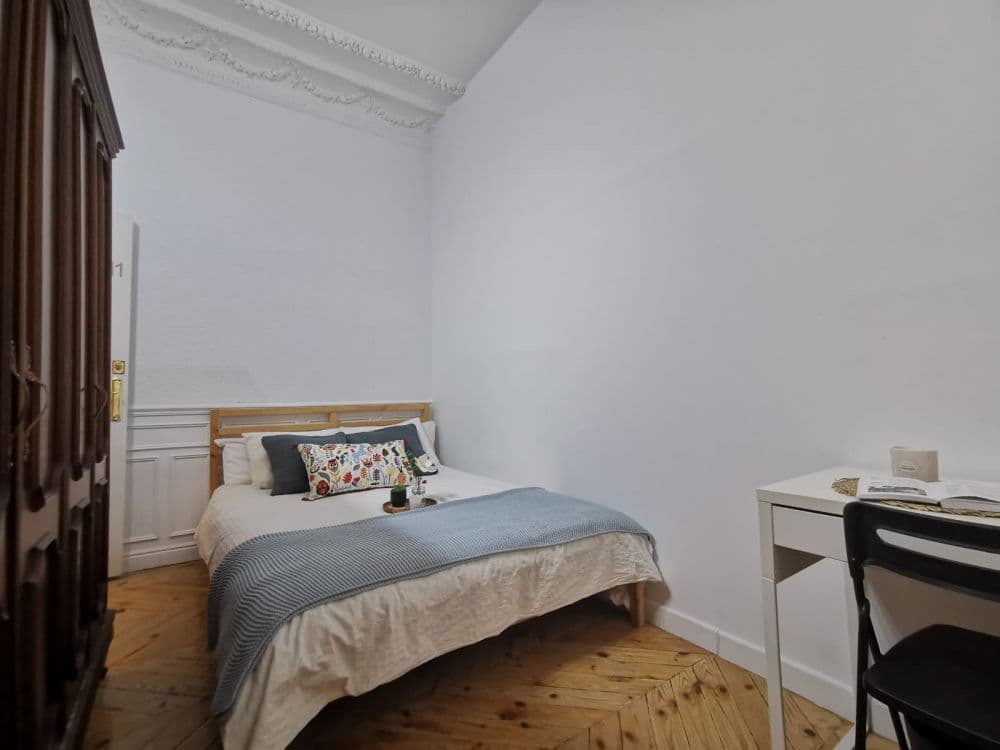 Private room in Madrid photo 3
