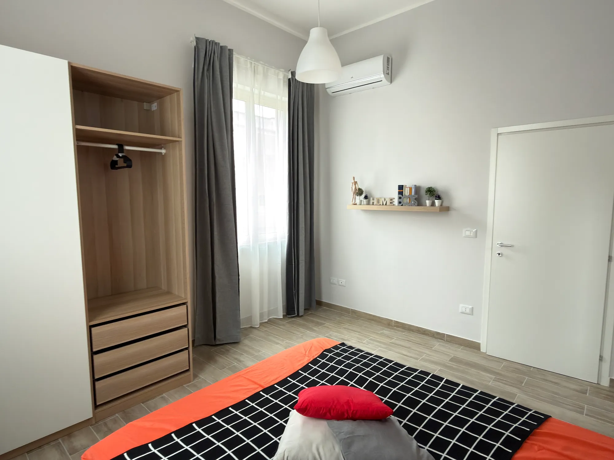 Room 16 3